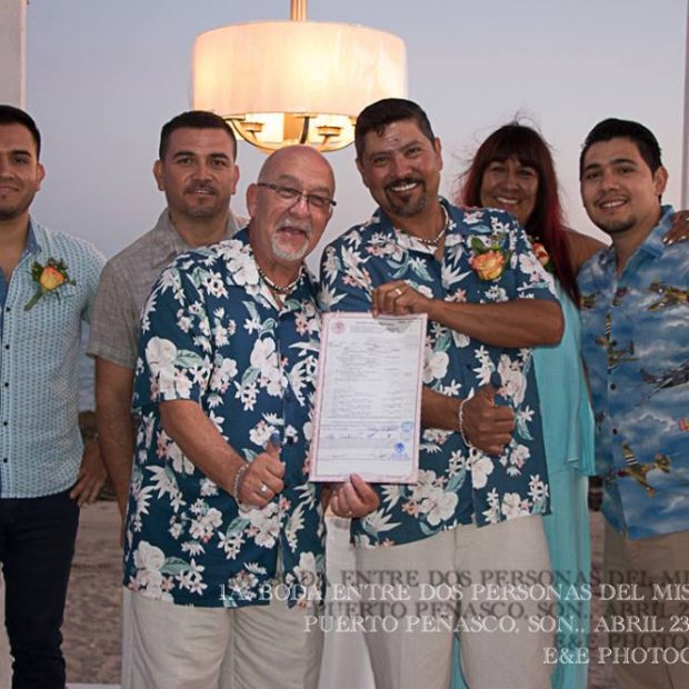foto-boda-7-620x620 Primera boda legal entre dos personas del mismo sexo en Puerto Peñasco