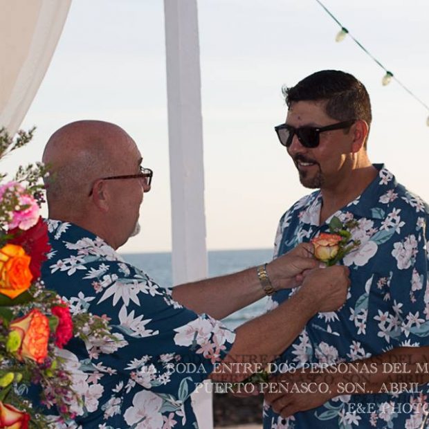 foto-boda-igualitaria-620x620 Primera boda legal entre dos personas del mismo sexo en Puerto Peñasco