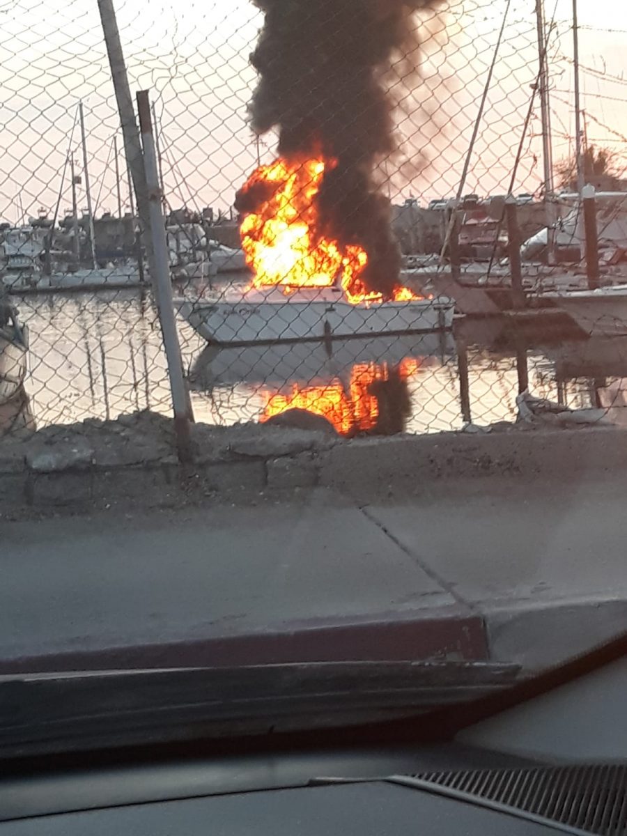15-penasco-boat-fire-at-docks-900x1200 Shocking catamaran fire in Rocky Point causes severe material loss