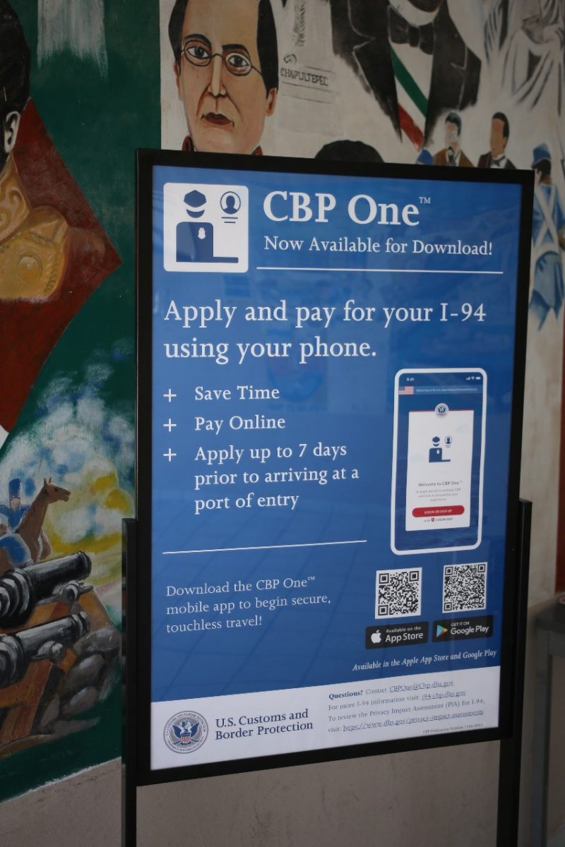 cbp-city-hall-800x1200 Se instaló cartel informativo en Ayuntamiento para agilizar trámite por CBP One