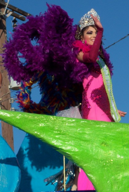 100_3441-419x620 2012 Vive la Fiesta! Carnaval Queens & Parades