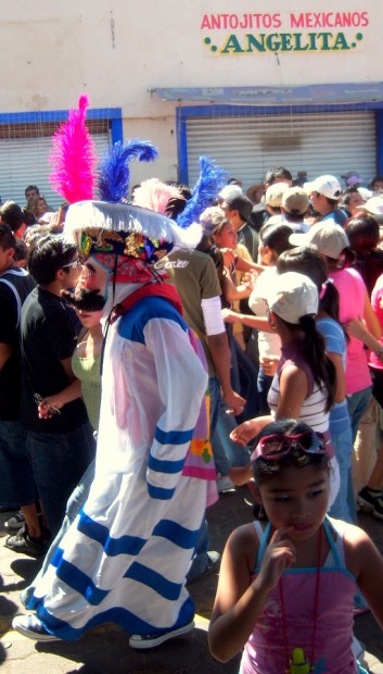 182-353x620 Chinelo de Carnaval en Tlayacapan, Morelos