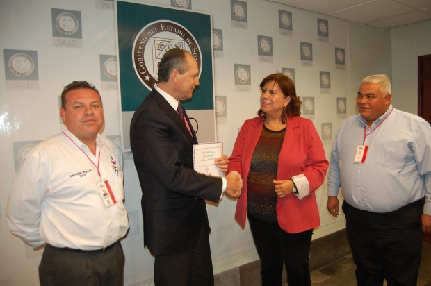 DSC_0065-620x412 DIF President Rafaela Félix de Figueroa goes over hemodialysis project with Sonoran Secretary of Health