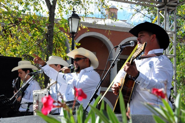 Conjunto-Norteño-Libro-Abierto-4-620x411 A celebration of music and art in Alamos ~ FAOT 2013