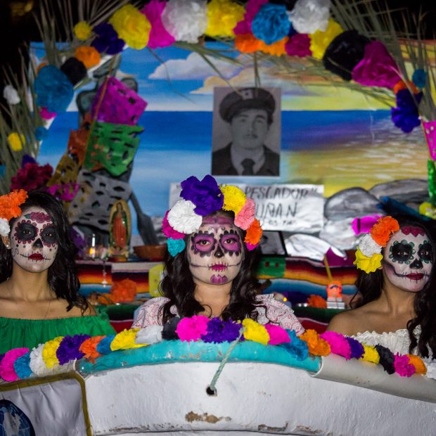 011-02-ofrendas-en-el-mar-12-620x620 Día de Muertos en Puerto Peñasco