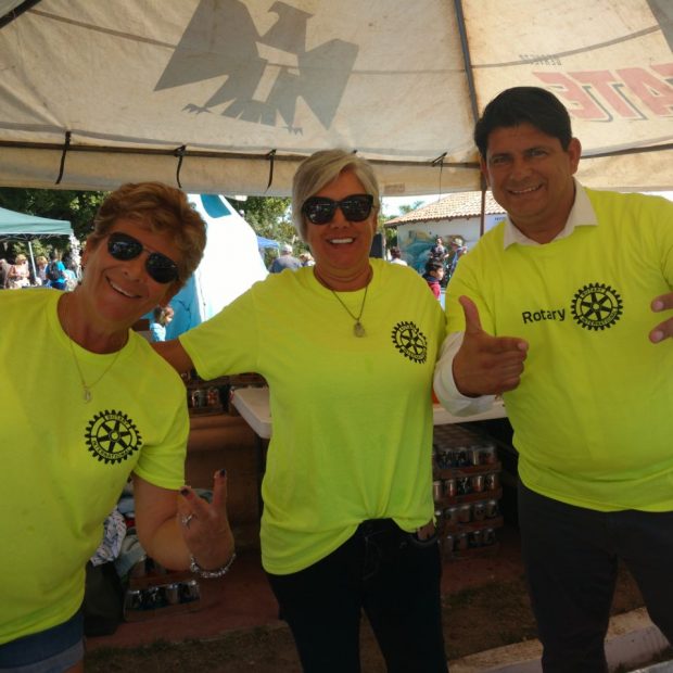 fishbowl2018-voluntarios-620x620 Desarrollaron con éxito el Festival del Marisco “Fish Bowl”