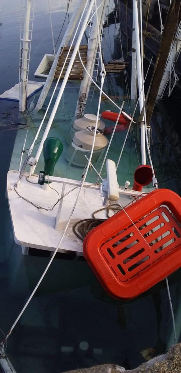 sept-21-2020-guillermo-munro-shrimp-boat-1-583x1200 Hydrocarbon spill in port under control after shrimp boat sinks